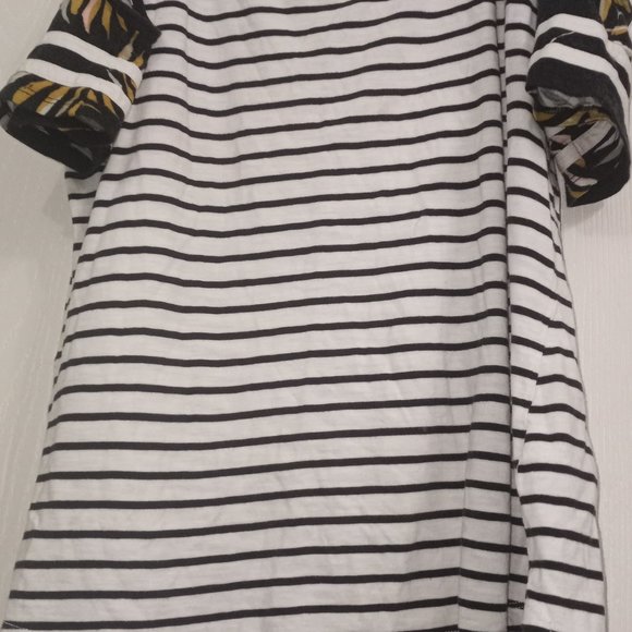 Maurices 24/7 Shirt - Size 0 - Short Sleeve (With Shoulder Cutouts) - Stripes - - Picture 5 of 5